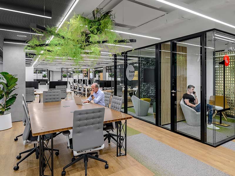 Public and private meeting spaces at the office